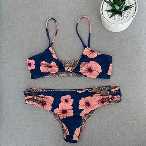 Acacia Swimwear Hibiscus Set (M) 🌺